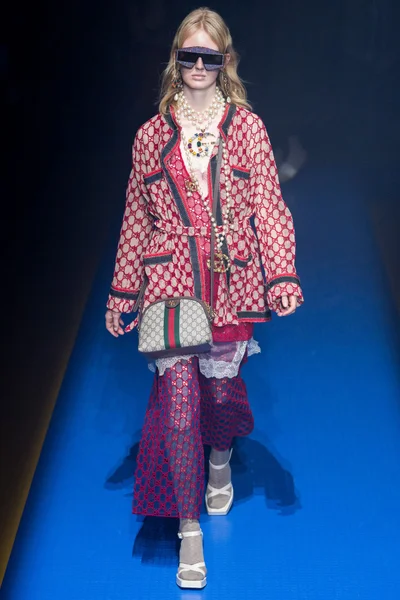 Look 9